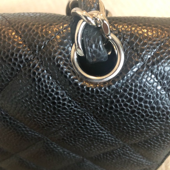 SOLD Chanel Maxi Classic Flap - Caviar Leather - Picture 3 of 8